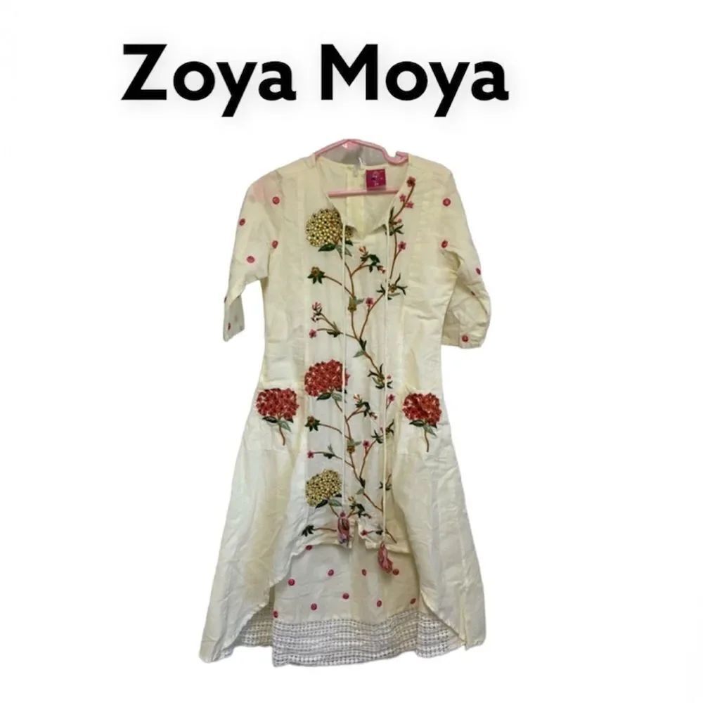 Zoya Moya Ivory Floral Embroidered Indian traditional Kaftan Maxi Dress 4-5
